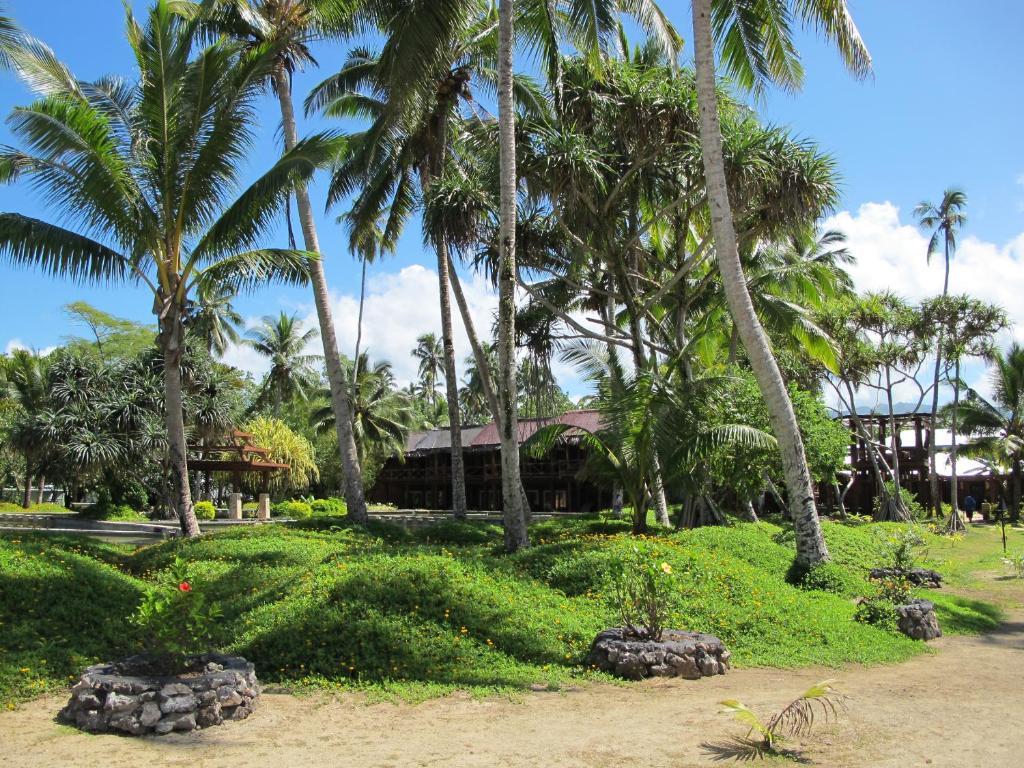 Coconuts Beach Club Resort And Spa Fausaga Room photo